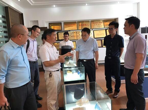 中商产业研究院应邀调研广西贺州市碳酸钙产业发展环境